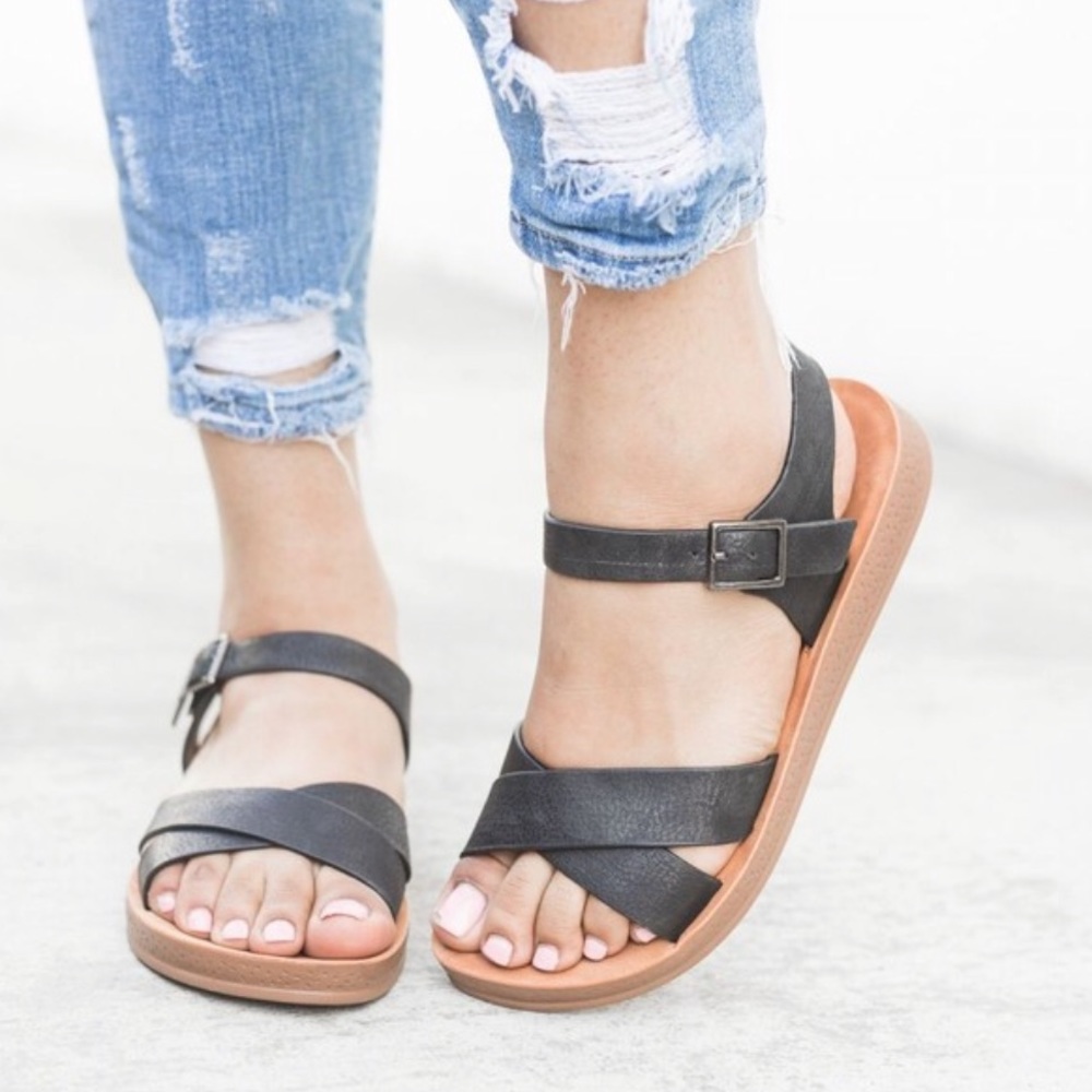 Black Front Cross Straps Sandals